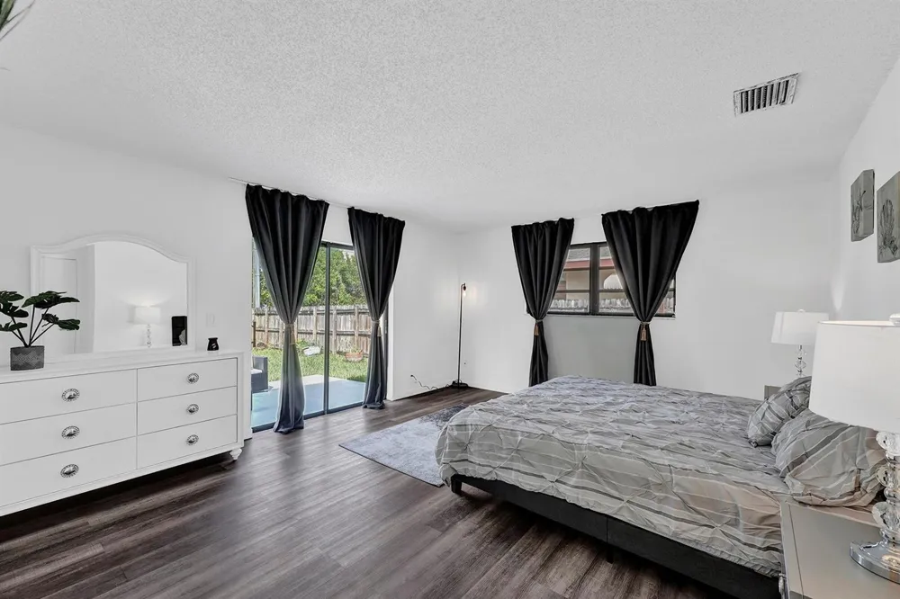 1115 NE 1st Court #B Hallandale Beach, FL 33009