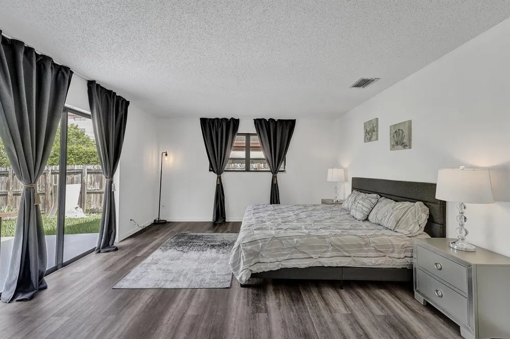 1115 NE 1st Court #B Hallandale Beach, FL 33009