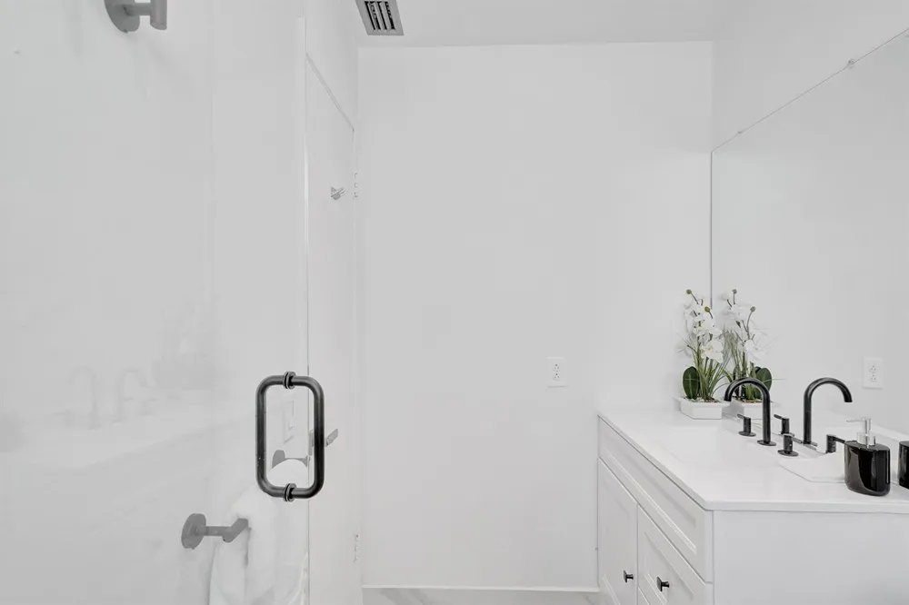 1115 NE 1st Court #B Hallandale Beach, FL 33009