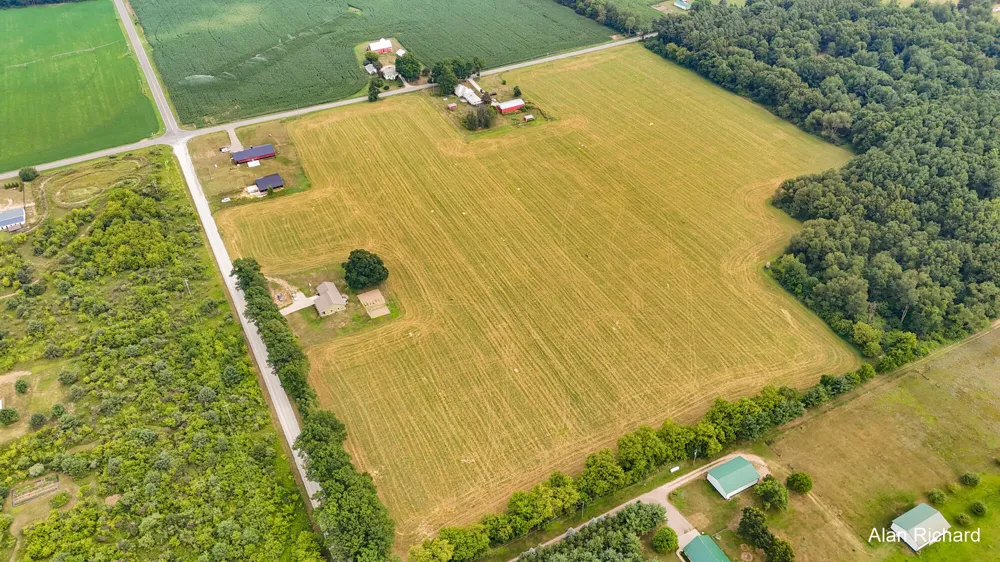 11852 Rooksby Street NE Sand Lake, MI 49343