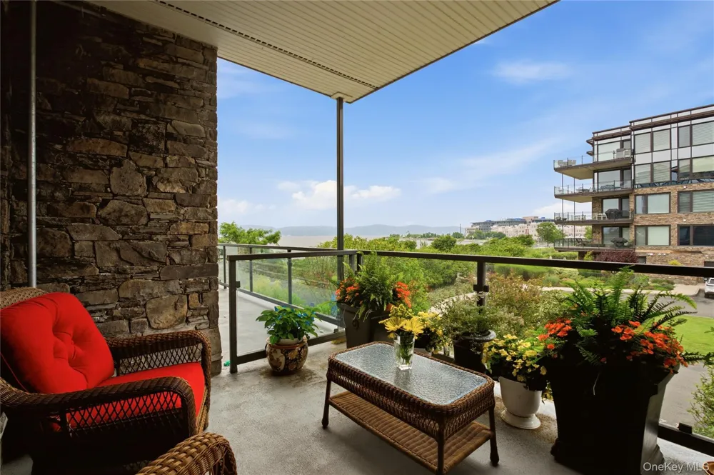 16 Rivers Edge Drive #201 Tarrytown, NY 10591