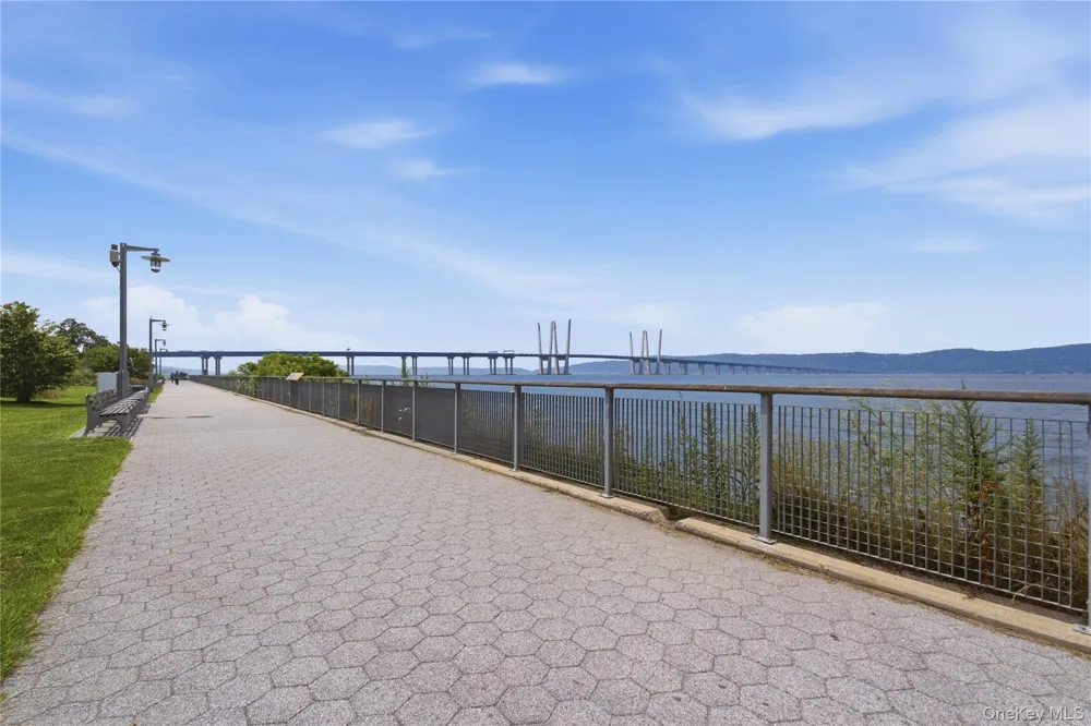 16 Rivers Edge Drive #201 Tarrytown, NY 10591