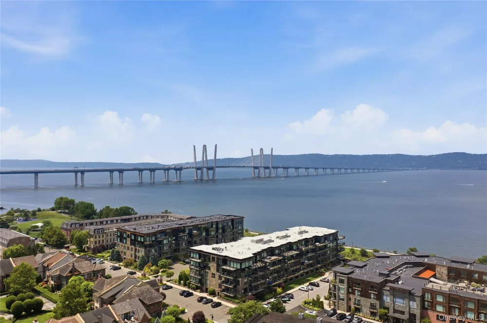 16 Rivers Edge Drive #201 Tarrytown, NY 10591