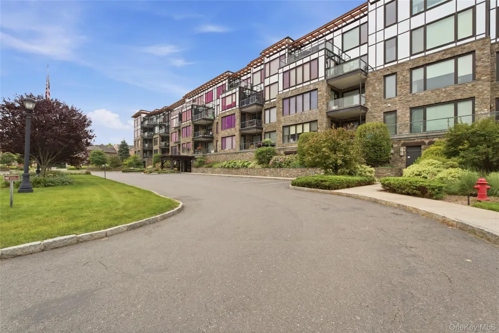 16 Rivers Edge Drive #201 Tarrytown, NY 10591