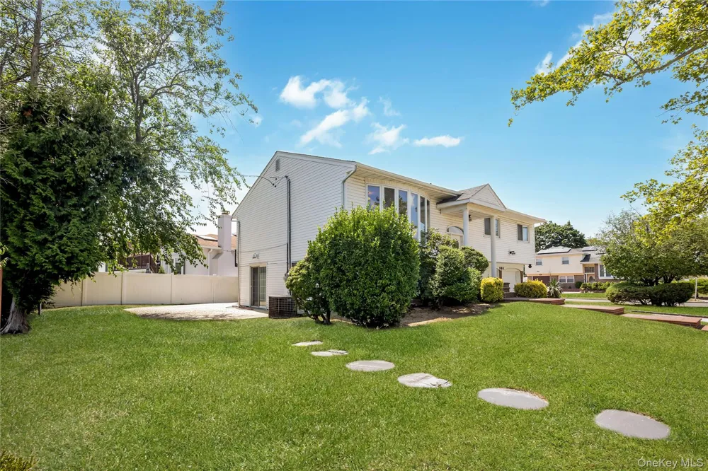 900 Flanders Drive North Woodmere, NY 11581