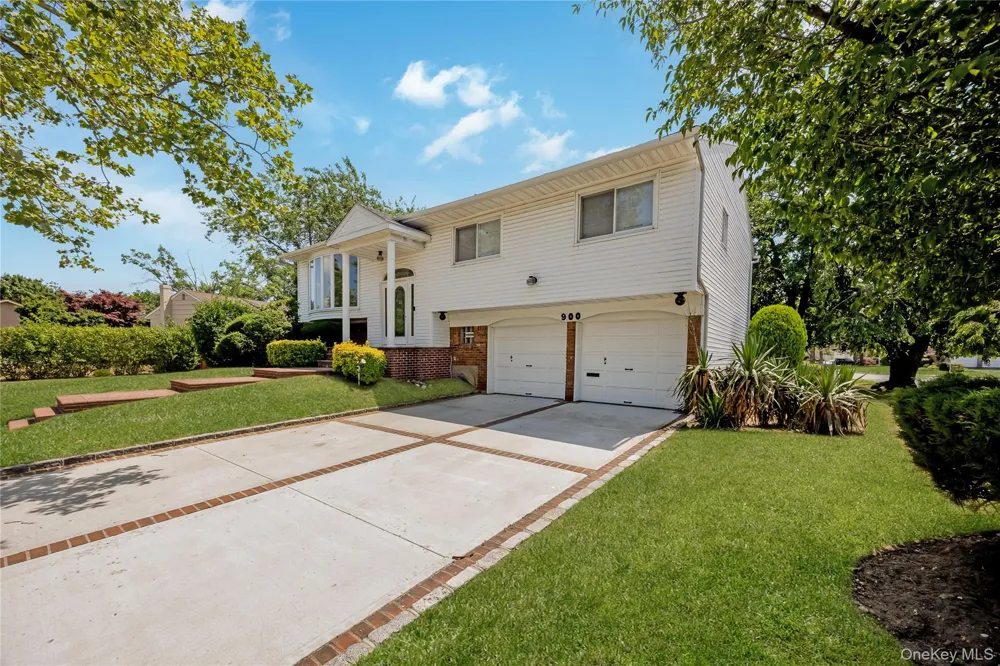 900 Flanders Drive North Woodmere, NY 11581
