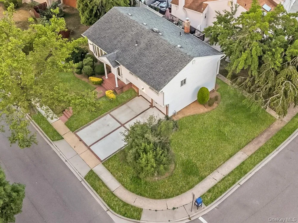 900 Flanders Drive North Woodmere, NY 11581