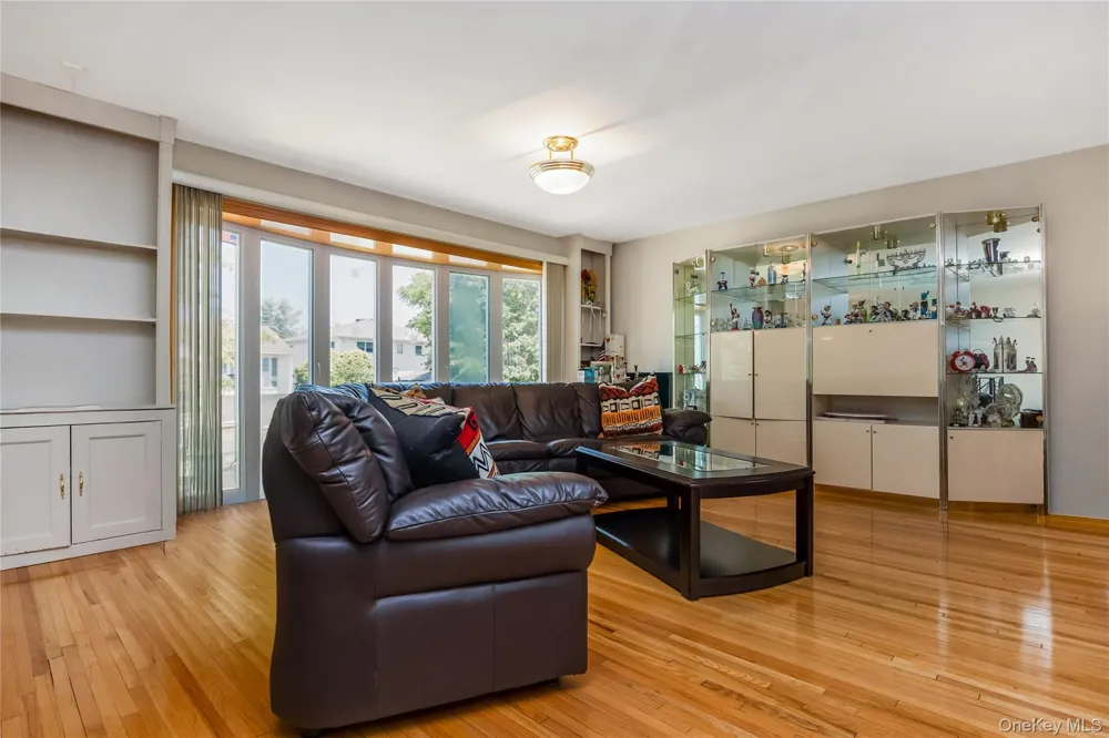 900 Flanders Drive North Woodmere, NY 11581