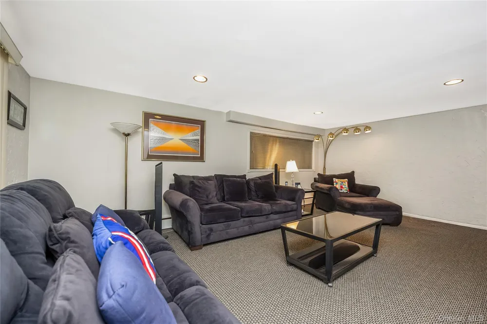 900 Flanders Drive North Woodmere, NY 11581
