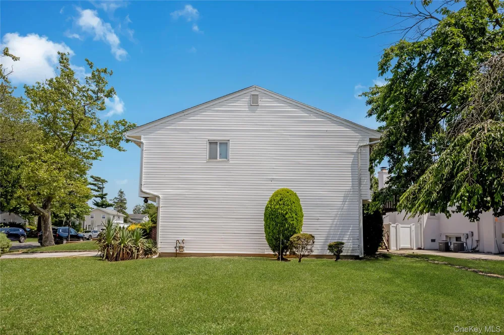 900 Flanders Drive North Woodmere, NY 11581