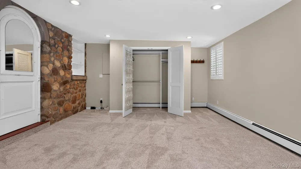 1058 PLANDOME ROAD Manhasset, NY 11030