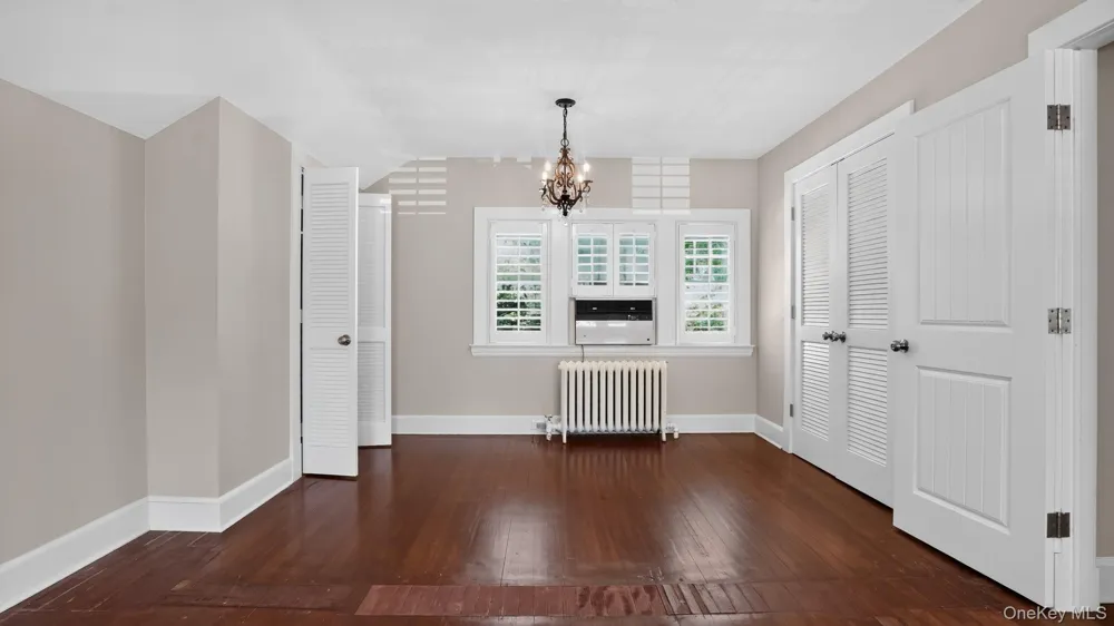 1058 PLANDOME ROAD Manhasset, NY 11030