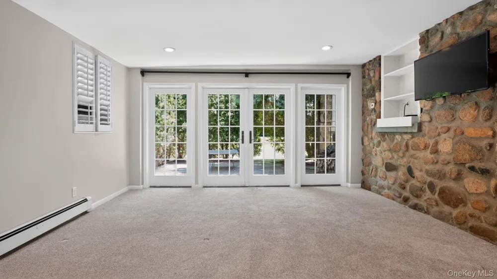 1058 PLANDOME ROAD Manhasset, NY 11030