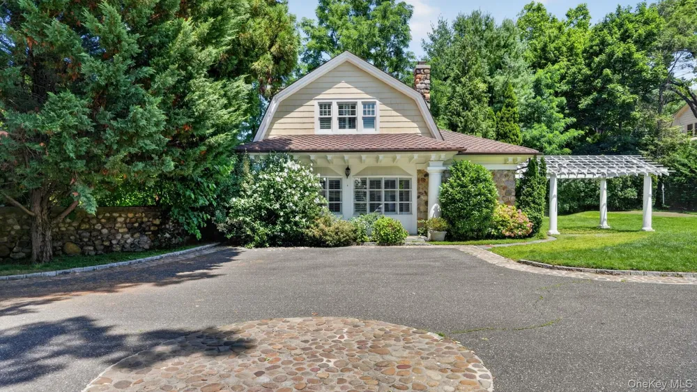 1058 PLANDOME ROAD Manhasset, NY 11030