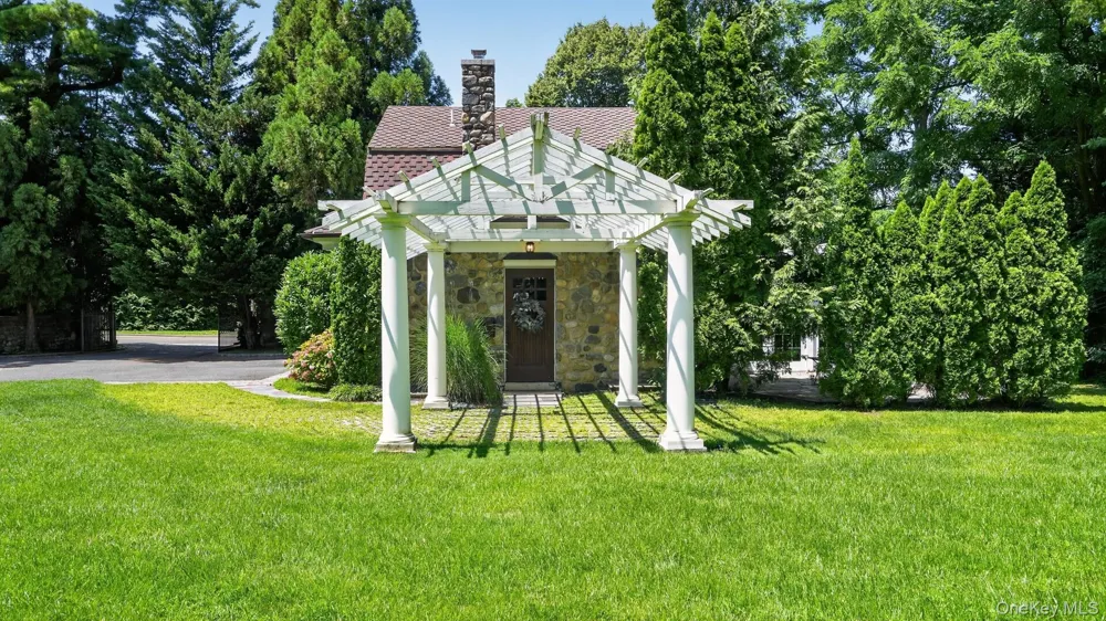 1058 PLANDOME ROAD Manhasset, NY 11030