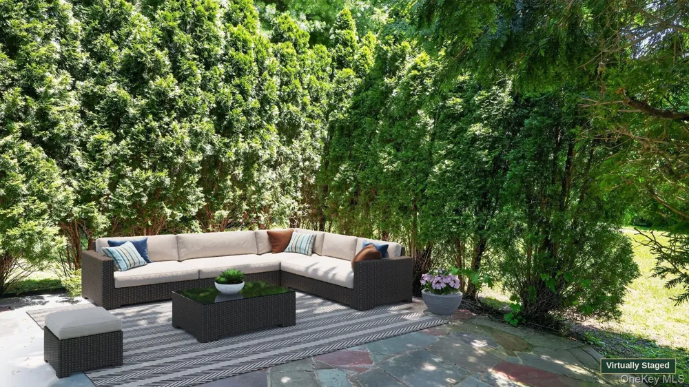 1058 PLANDOME ROAD Manhasset, NY 11030