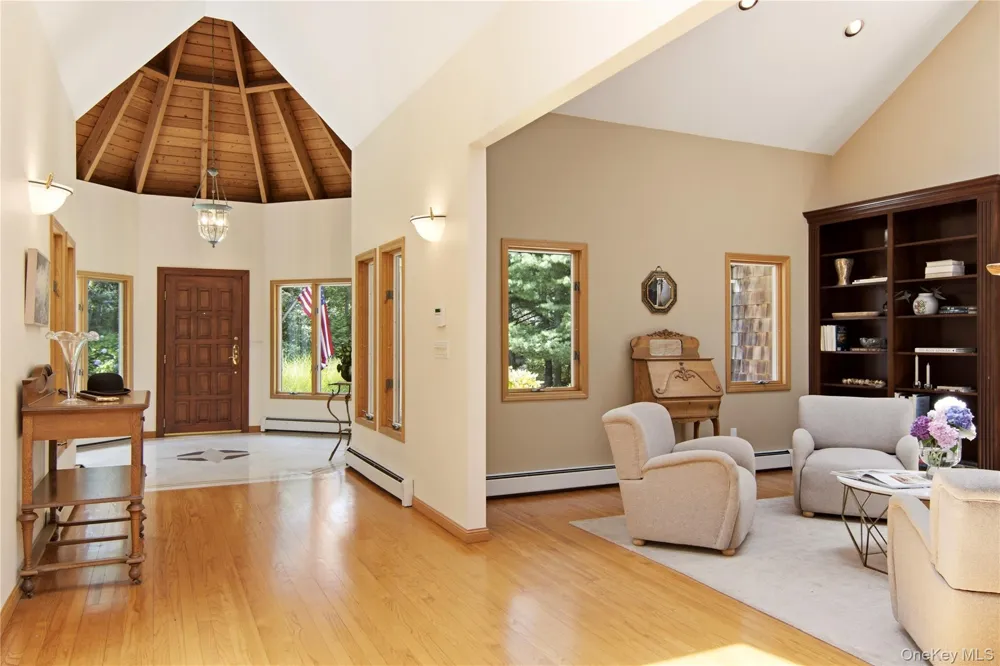 55 Meadow Glen Road Northport, NY 11768