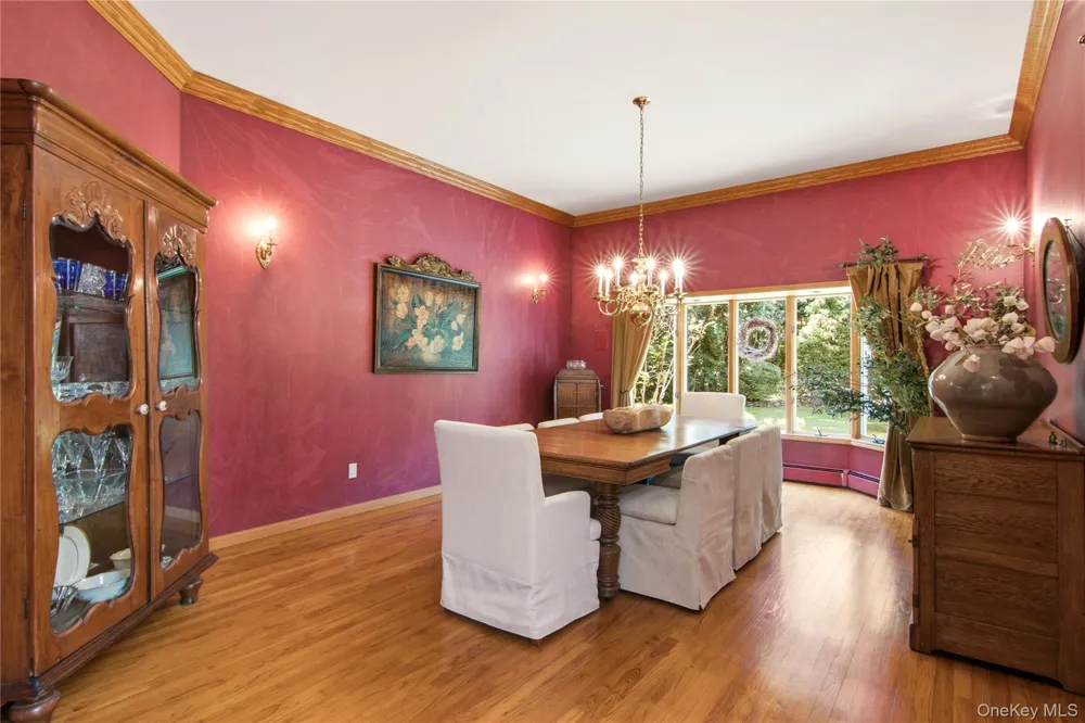 55 Meadow Glen Road Northport, NY 11768