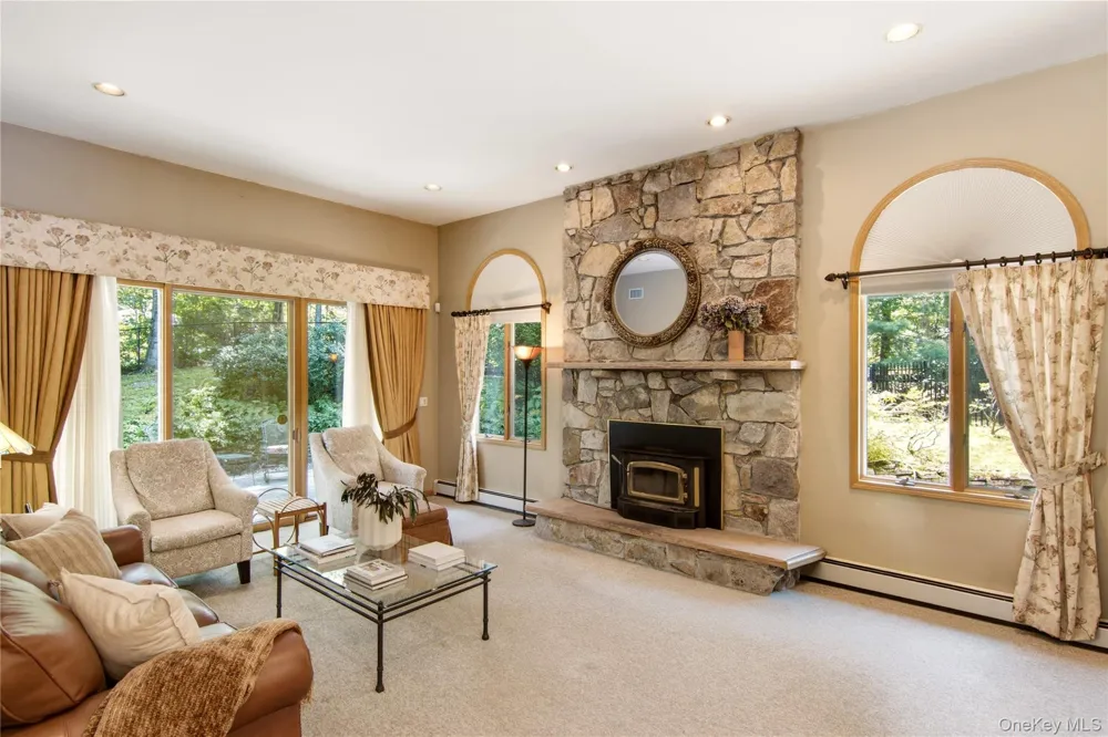 55 Meadow Glen Road Northport, NY 11768
