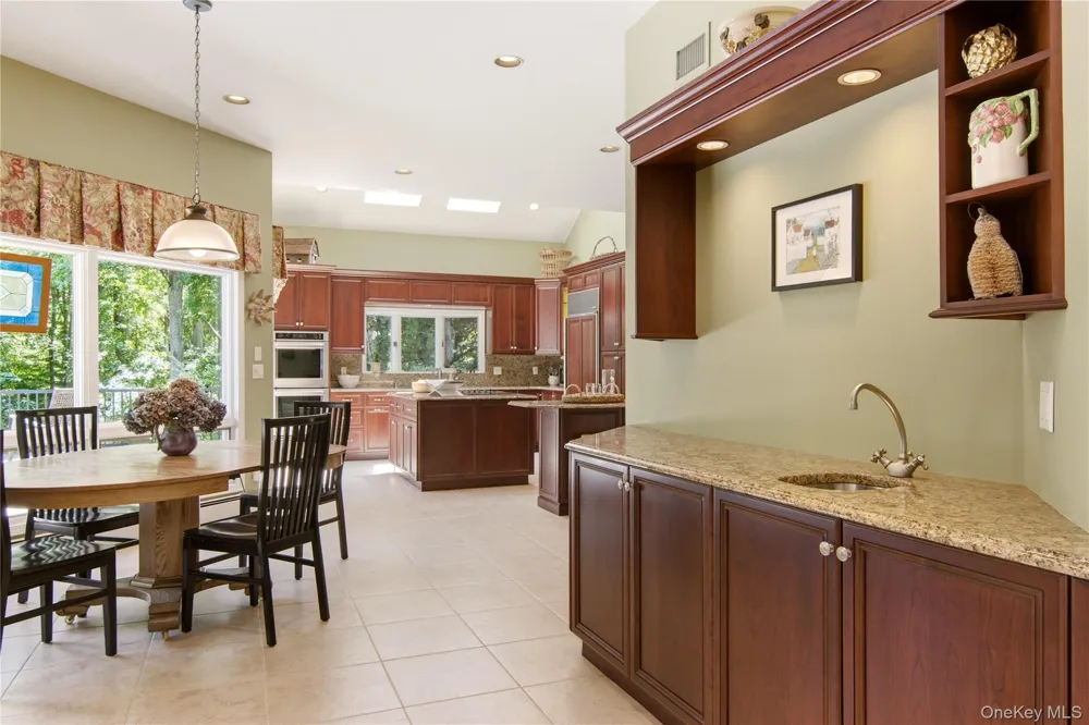 55 Meadow Glen Road Northport, NY 11768