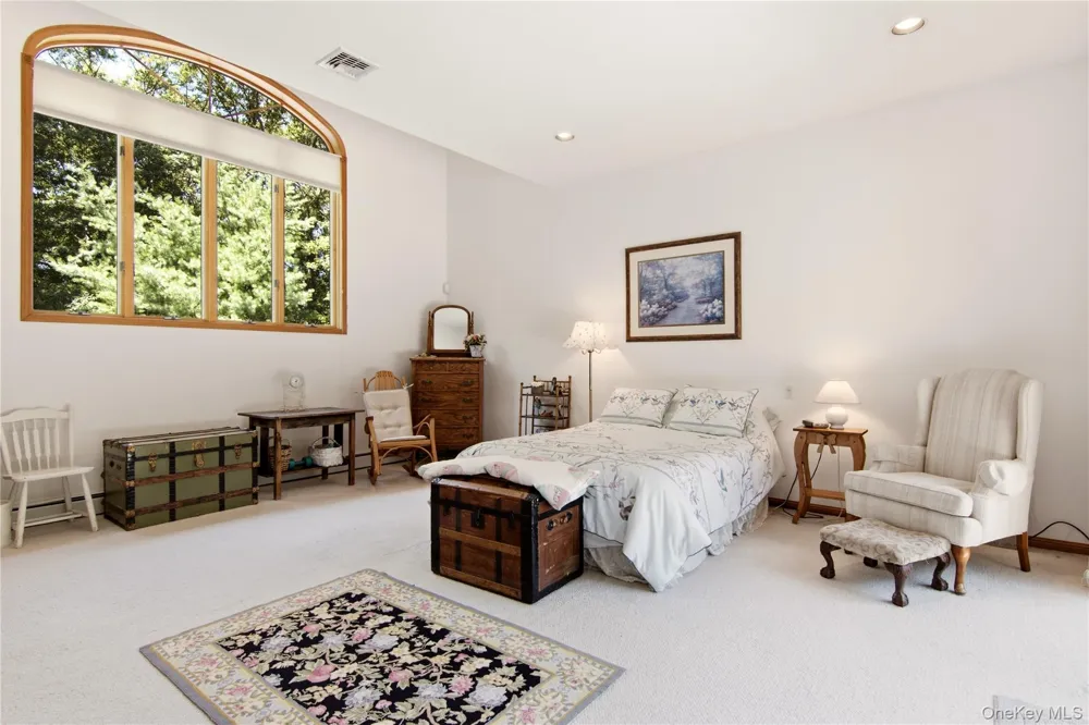 55 Meadow Glen Road Northport, NY 11768