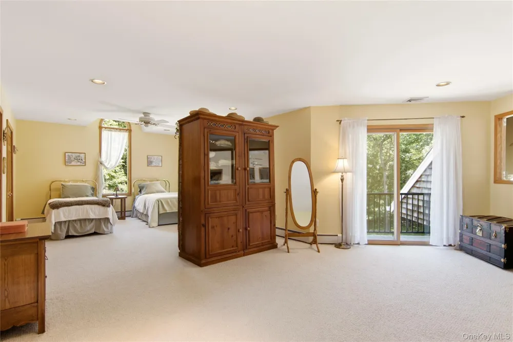 55 Meadow Glen Road Northport, NY 11768