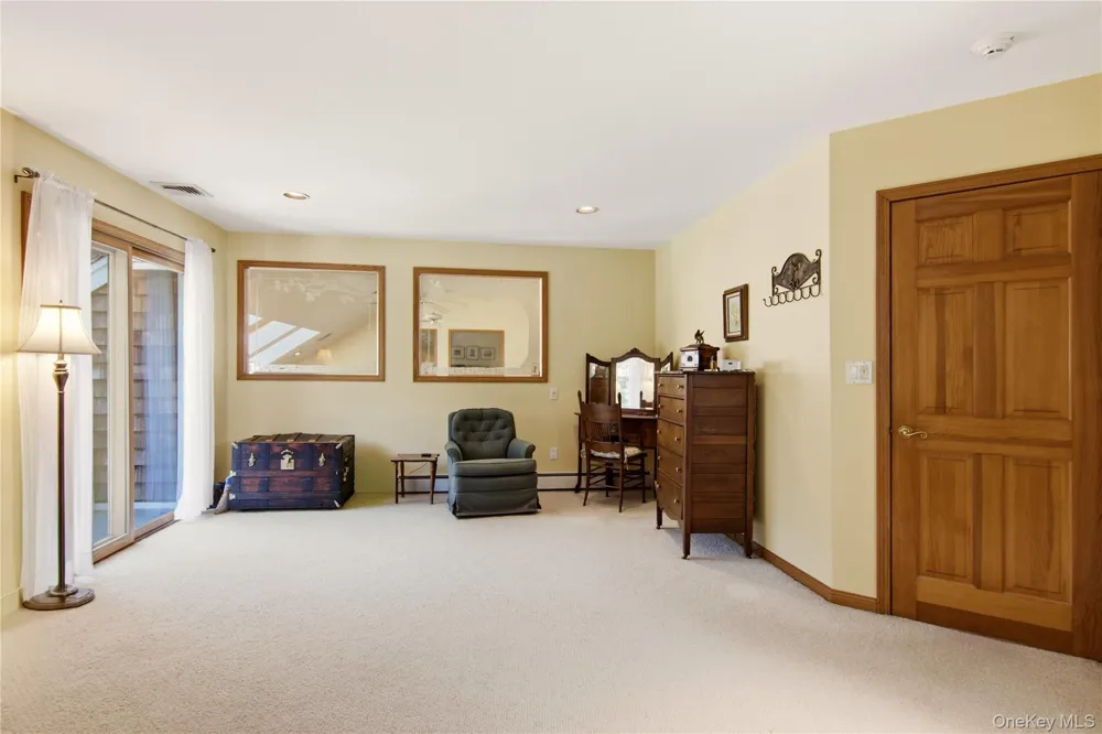 55 Meadow Glen Road Northport, NY 11768