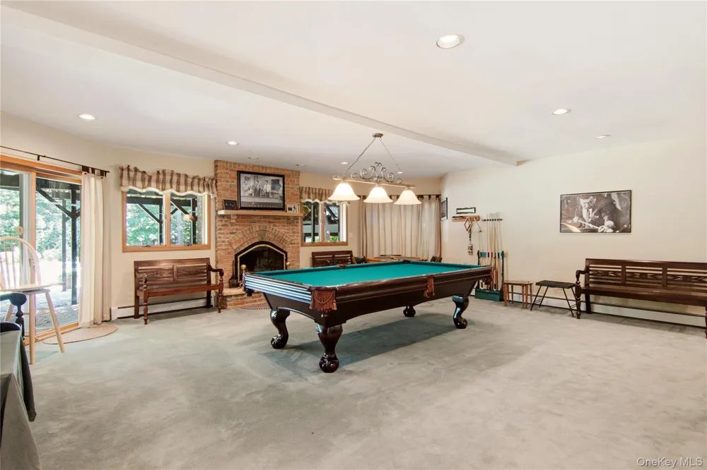 55 Meadow Glen Road Northport, NY 11768