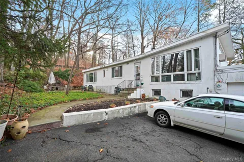 28 Sprain Valley Road