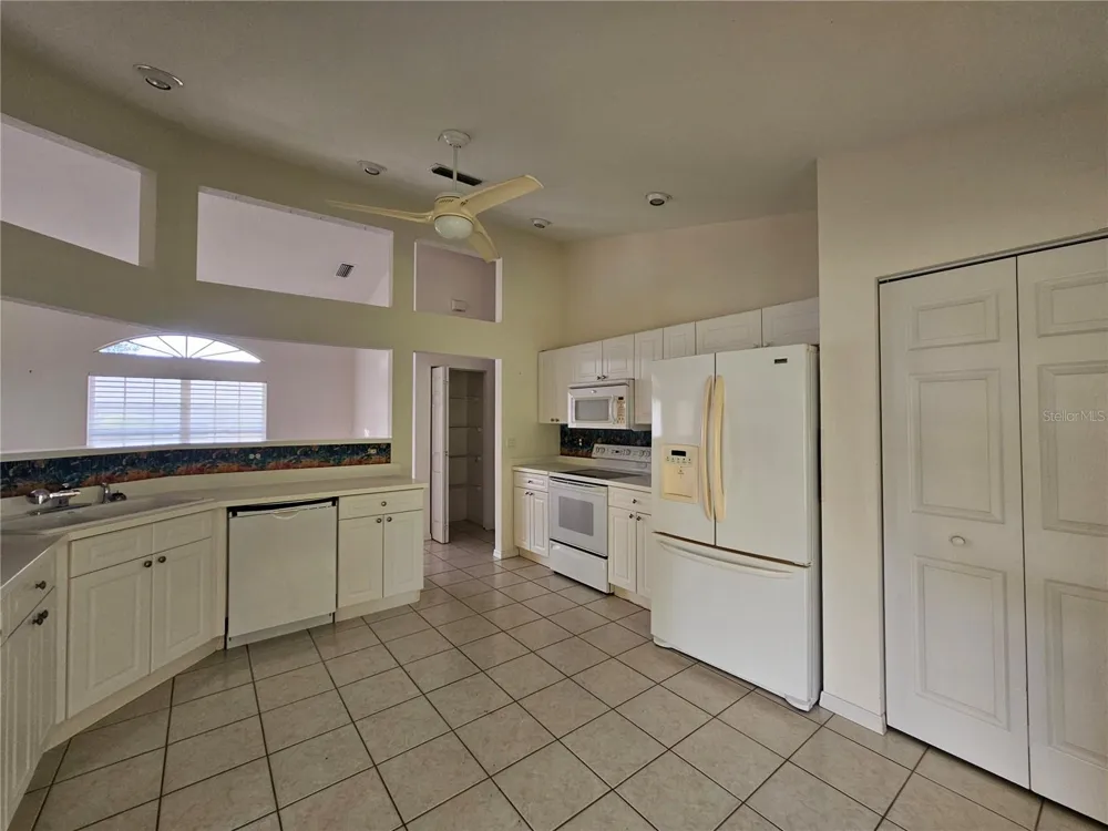 6628 DEERING CIRCLE Sarasota, FL 34240