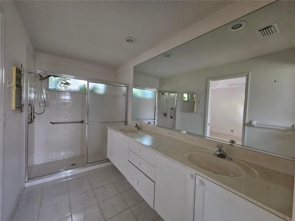 6628 DEERING CIRCLE Sarasota, FL 34240