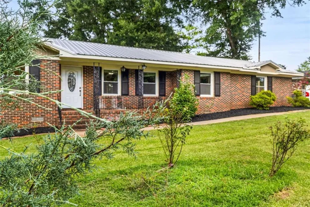 134 Ellen Hand Circle Cedartown, GA 30125