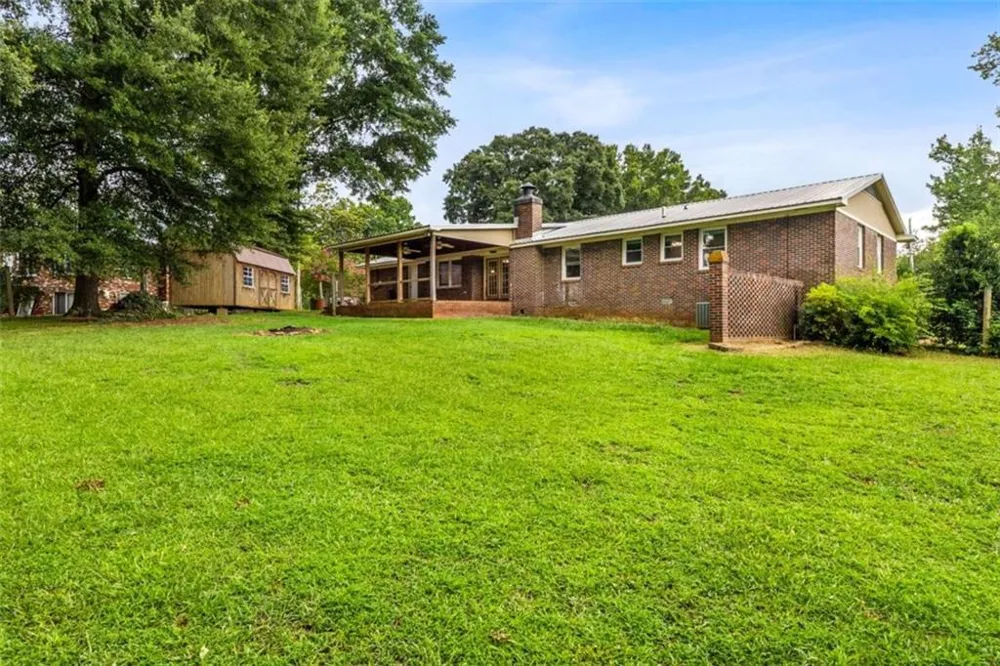 134 Ellen Hand Circle Cedartown, GA 30125