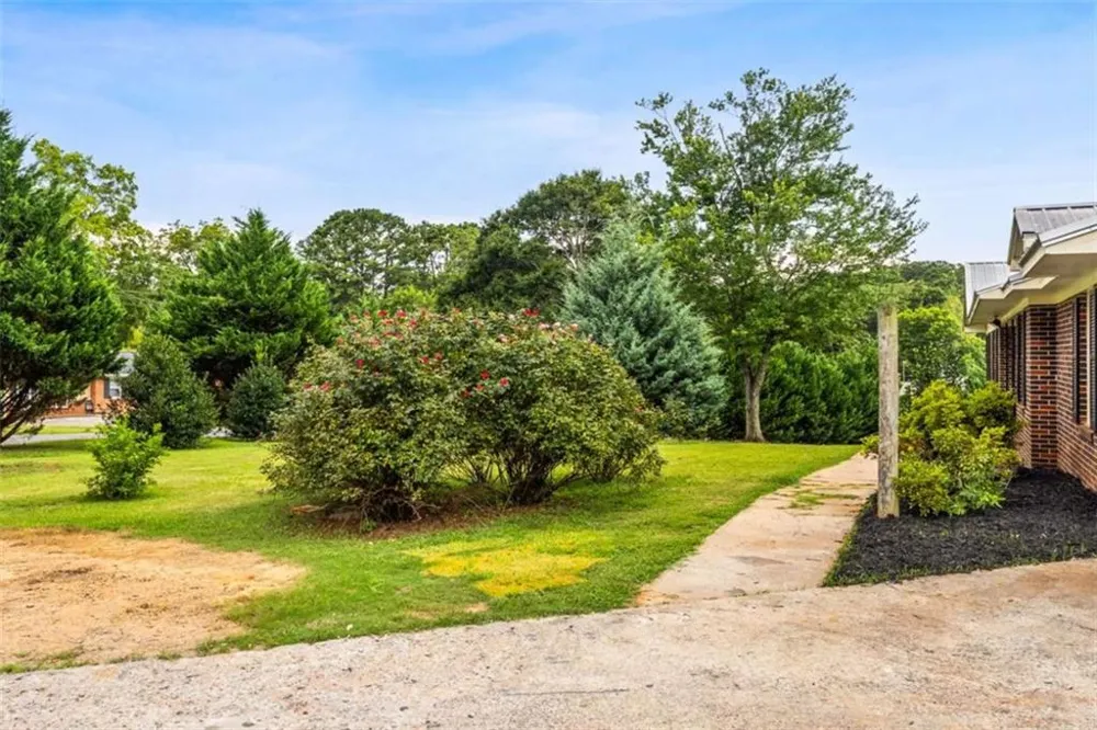 134 Ellen Hand Circle Cedartown, GA 30125