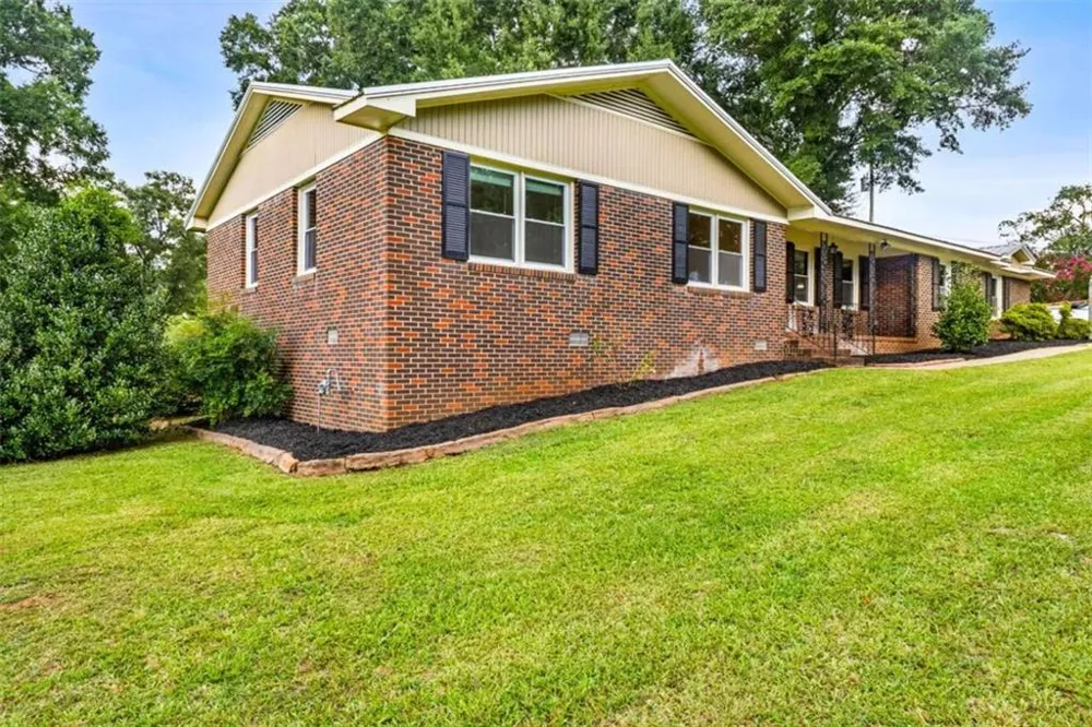 134 Ellen Hand Circle Cedartown, GA 30125