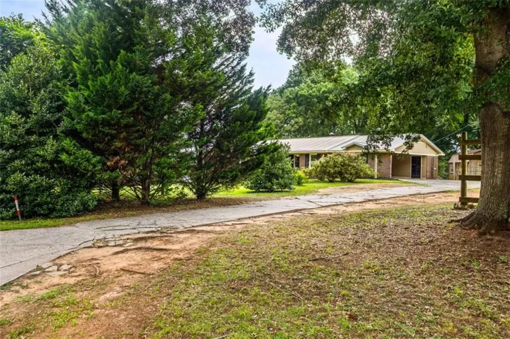 134 Ellen Hand Circle Cedartown, GA 30125