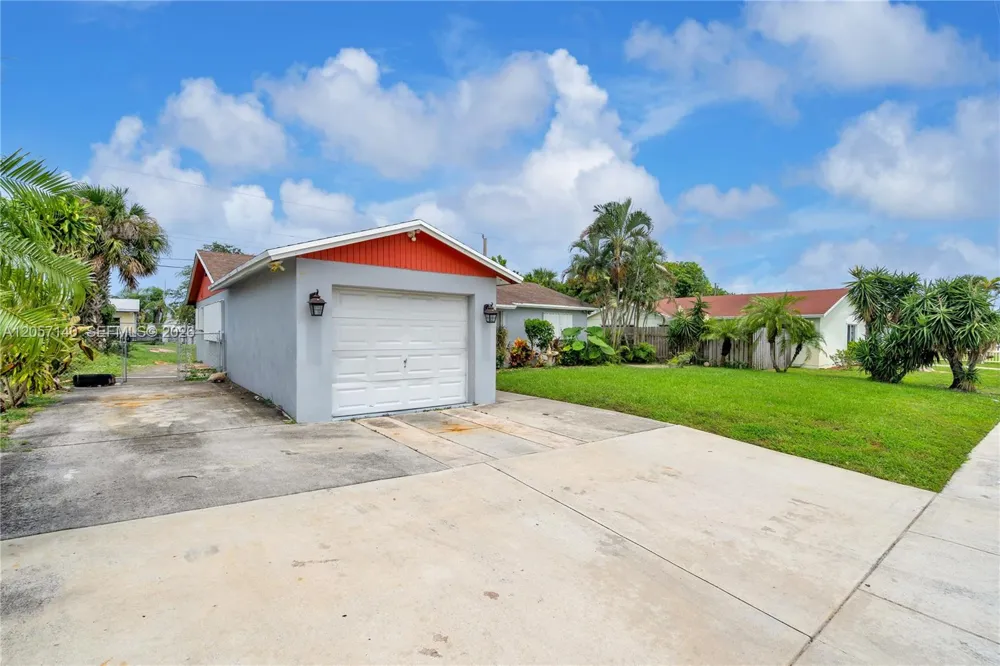 1320 W 26th Ct Riviera Beach, FL 33404