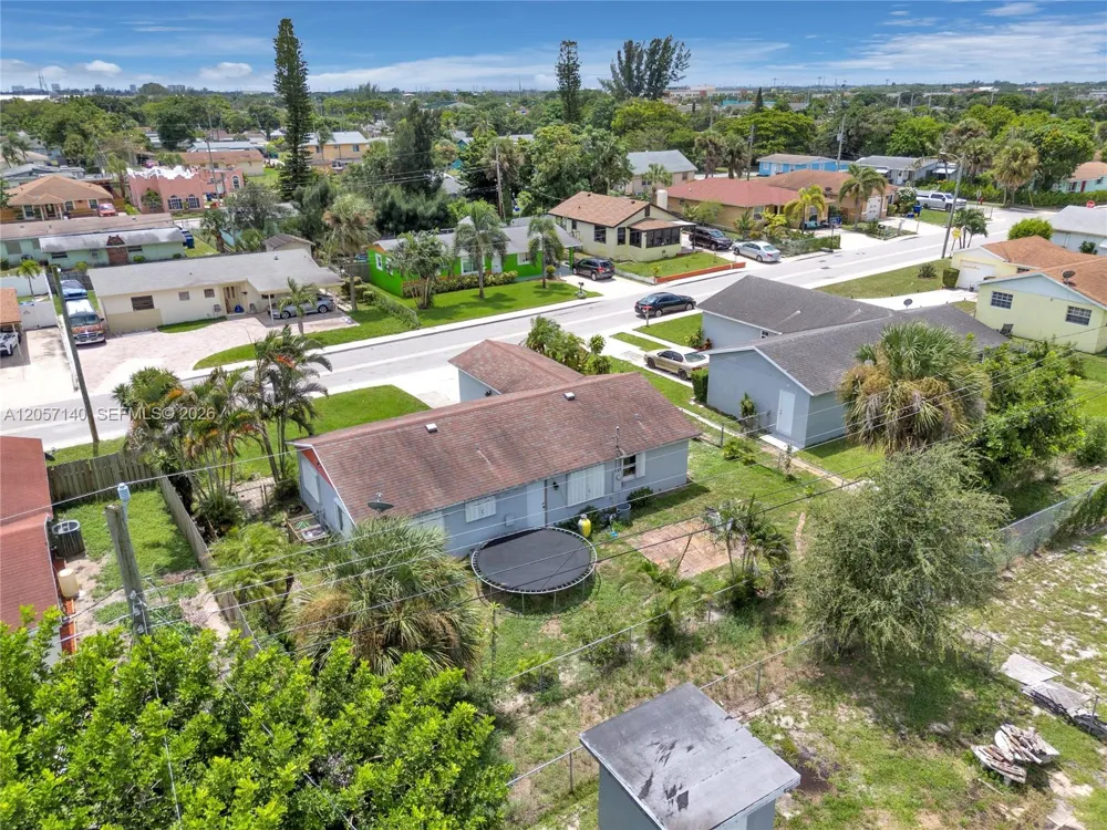 1320 W 26th Ct Riviera Beach, FL 33404
