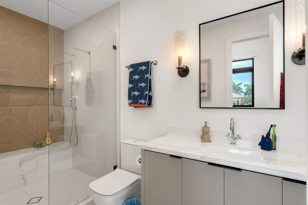 2420 NE 48th Street Lighthouse Point, FL 33064