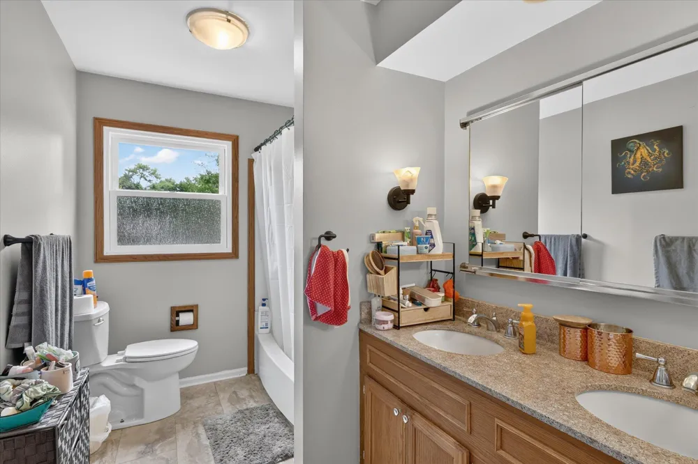 1408 Regina Avenue Portage, MI 49024