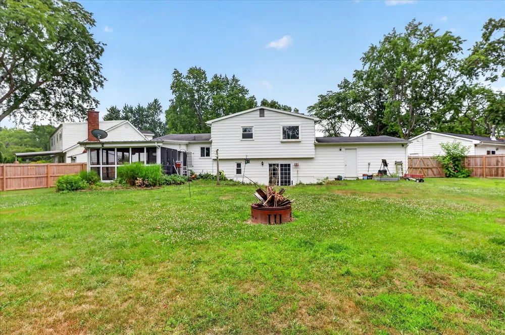 1408 Regina Avenue Portage, MI 49024