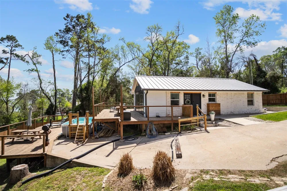 120 Cliff Street Point Blank, TX 77364