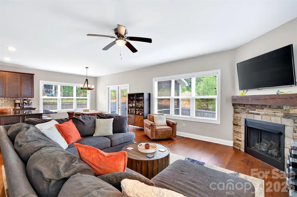 22 Tudor Way Black Mountain, NC 28711