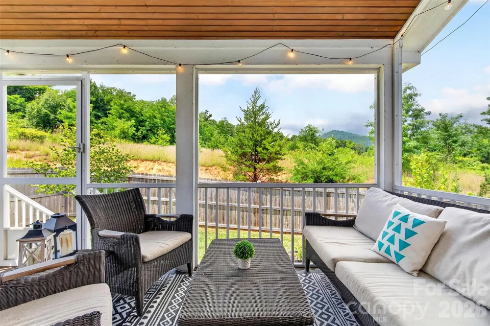 22 Tudor Way Black Mountain, NC 28711