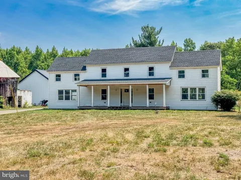 742 TOBACCO ROAD