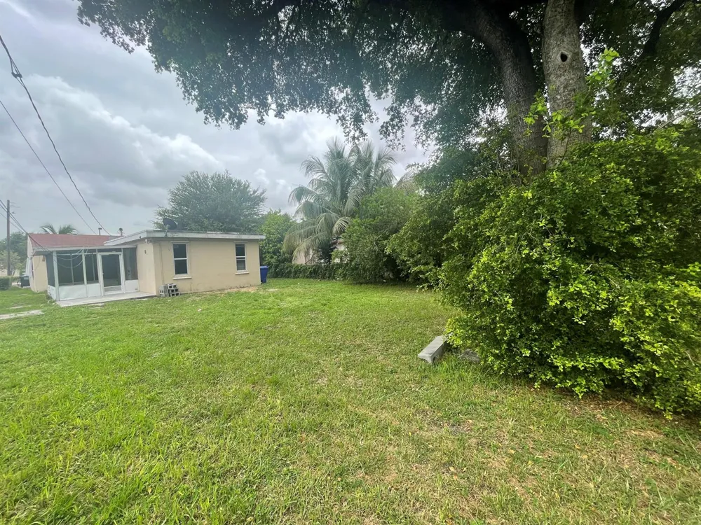 2819 POLK STREET #B Hollywood, FL 33020