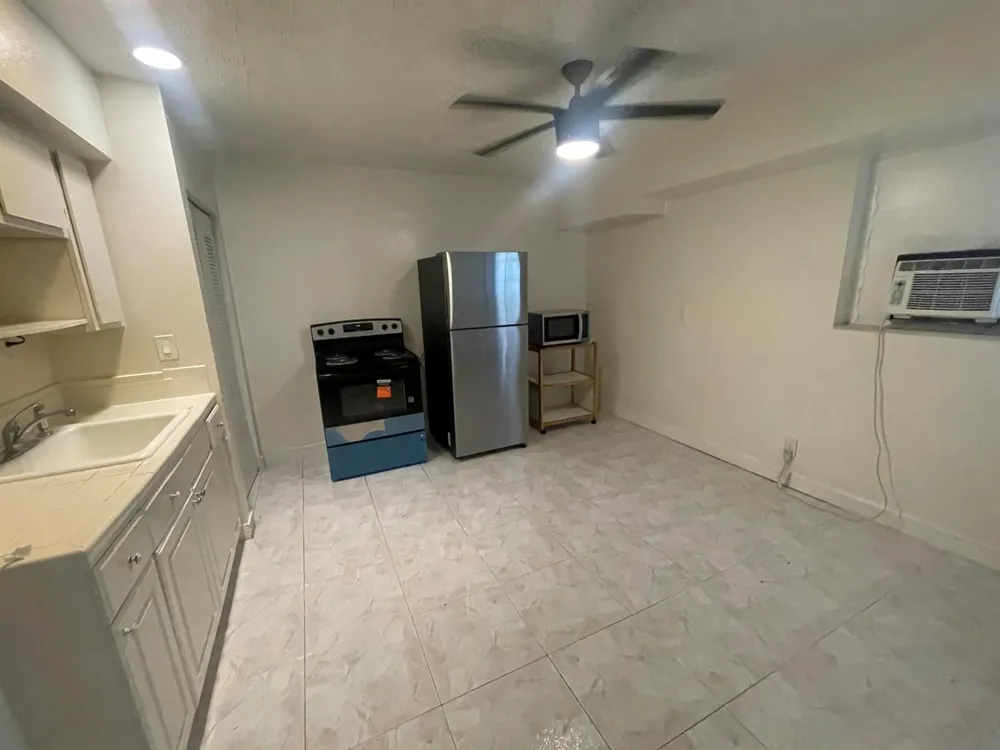 2819 POLK STREET #B Hollywood, FL 33020
