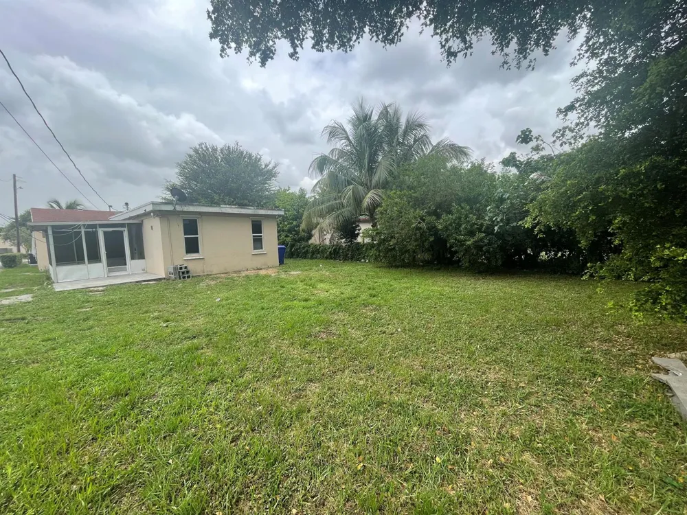 2819 POLK STREET #B Hollywood, FL 33020