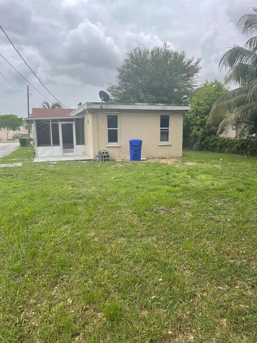 2819 POLK STREET #B Hollywood, FL 33020