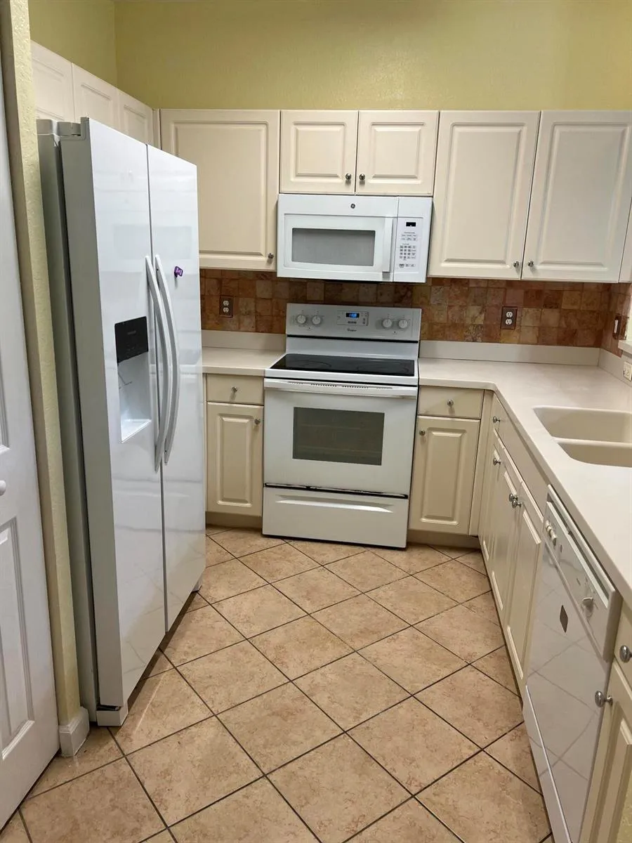 4113 NAPOLI LAKE DRIVE Riviera Beach, FL 33410